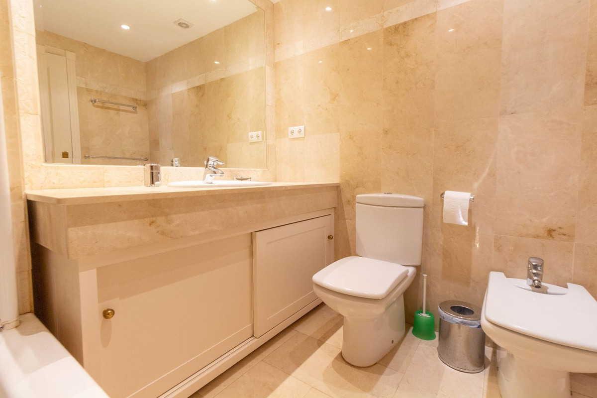 3 Bed, 2 Bath, ApartmentFor Sale, Elviria, Malaga