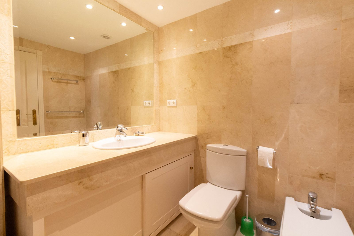 3 Bed, 2 Bath, ApartmentFor Sale, Elviria, Malaga