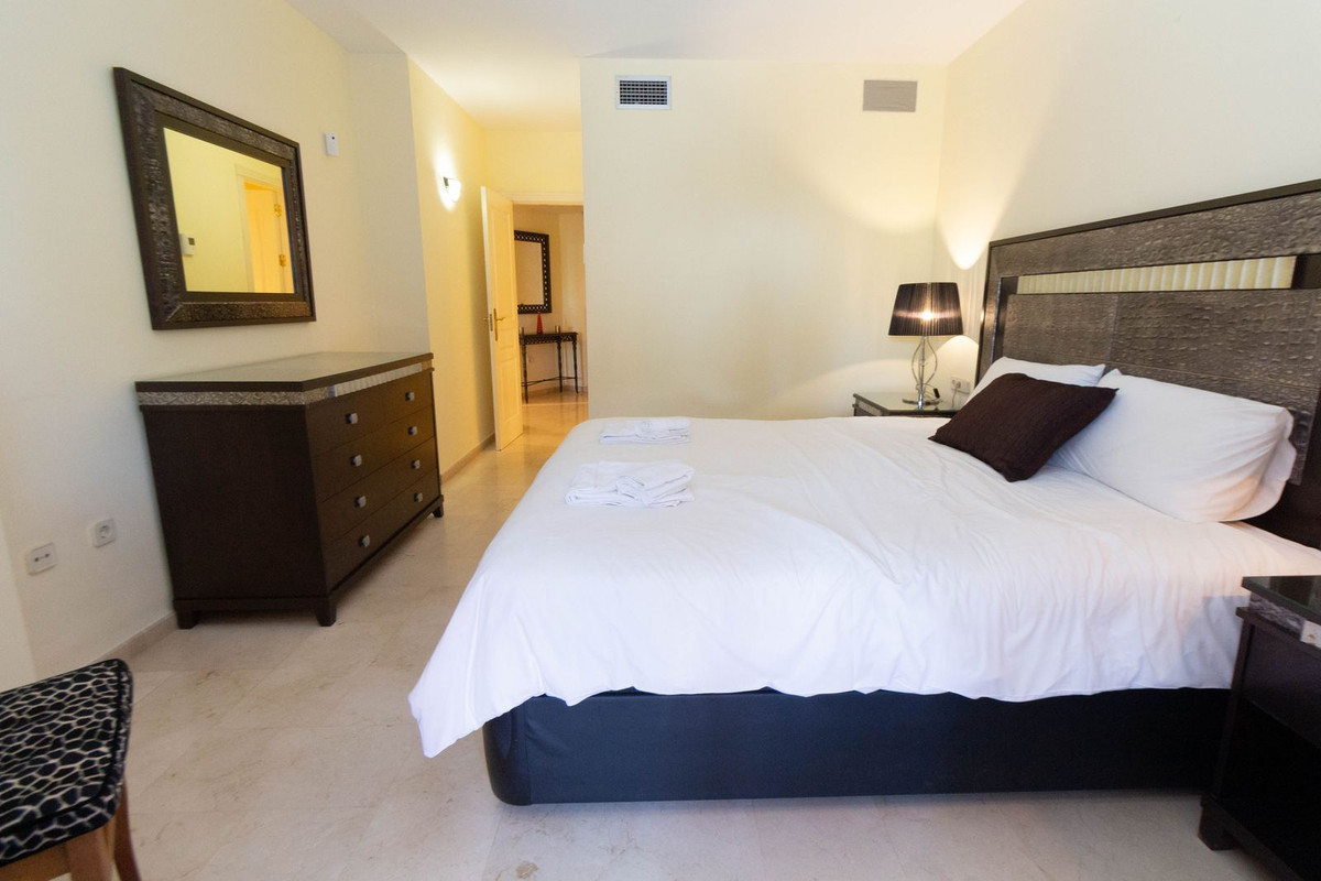 3 Bed, 2 Bath, ApartmentFor Sale, Elviria, Malaga