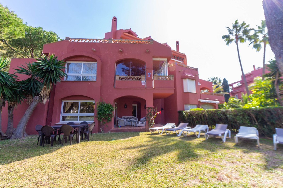 3 Bed, 2 Bath, ApartmentFor Sale, Elviria, Malaga