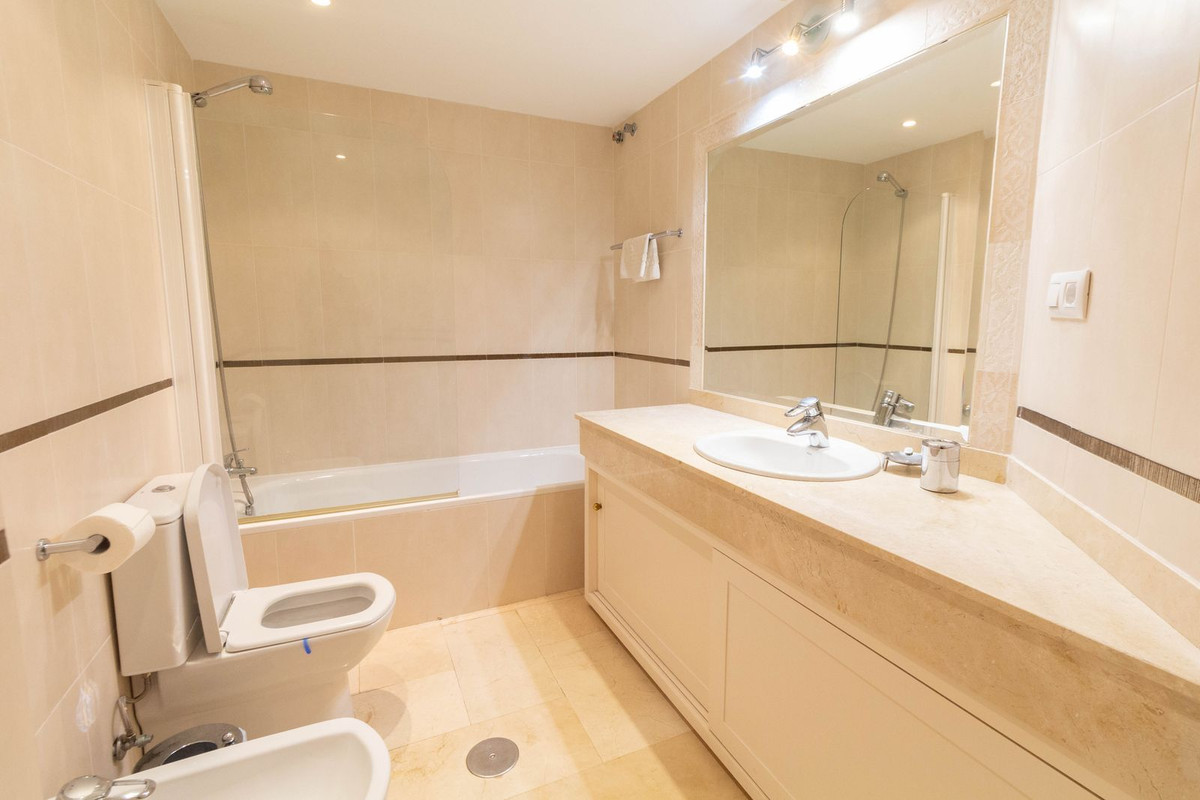 3 Bed, 2 Bath, ApartmentFor Sale, Elviria, Malaga