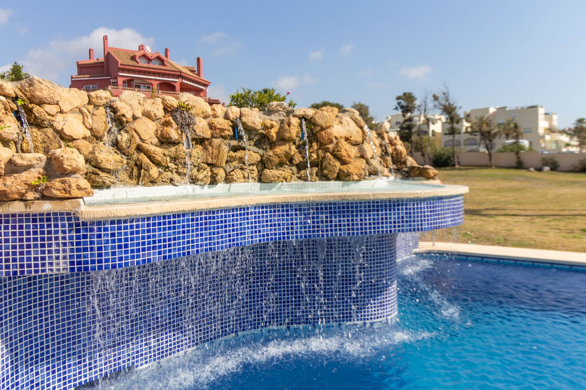 3 Bed, 2 Bath, ApartmentFor Sale, Elviria, Malaga