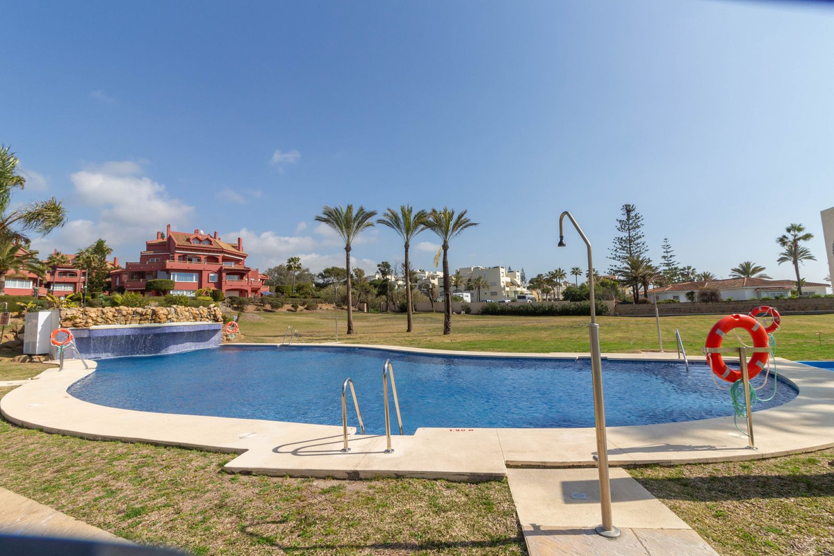 3 Bed, 2 Bath, ApartmentFor Sale, Elviria, Malaga