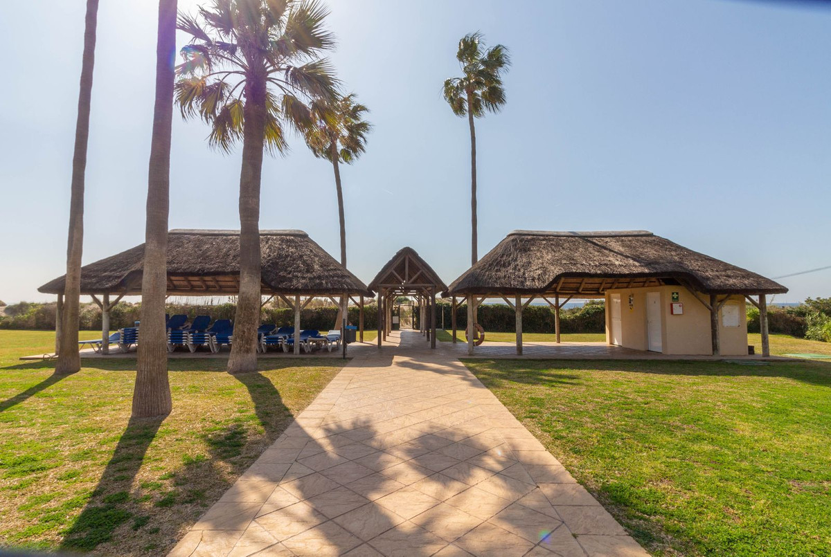 3 Bed, 2 Bath, ApartmentFor Sale, Elviria, Malaga