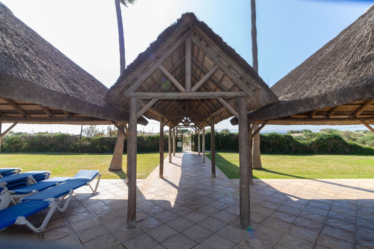 3 Bed, 2 Bath, ApartmentFor Sale, Elviria, Malaga