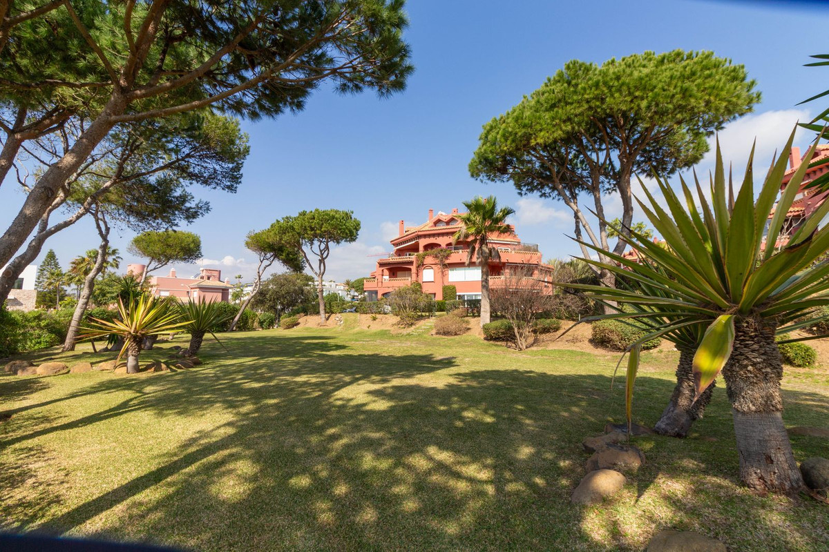 3 Bed, 2 Bath, ApartmentFor Sale, Elviria, Malaga