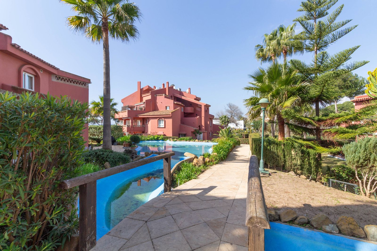 3 Bed, 2 Bath, ApartmentFor Sale, Elviria, Malaga