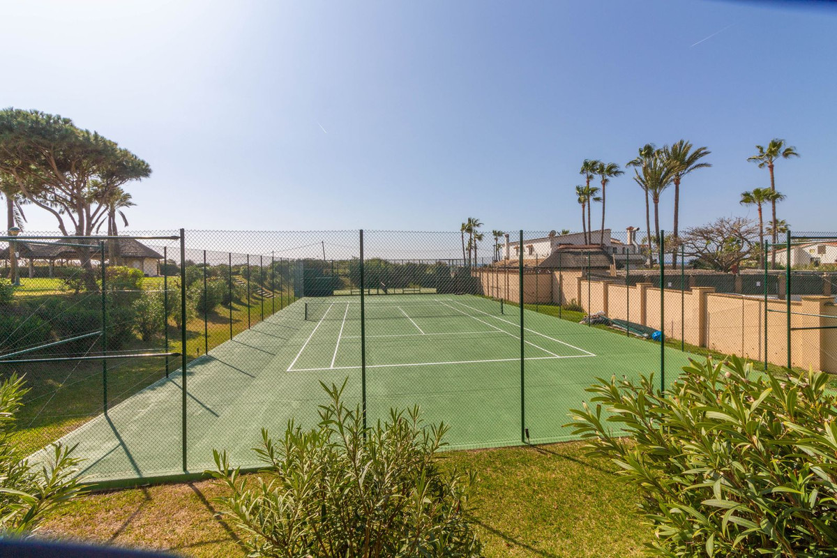 3 Bed, 2 Bath, ApartmentFor Sale, Elviria, Malaga