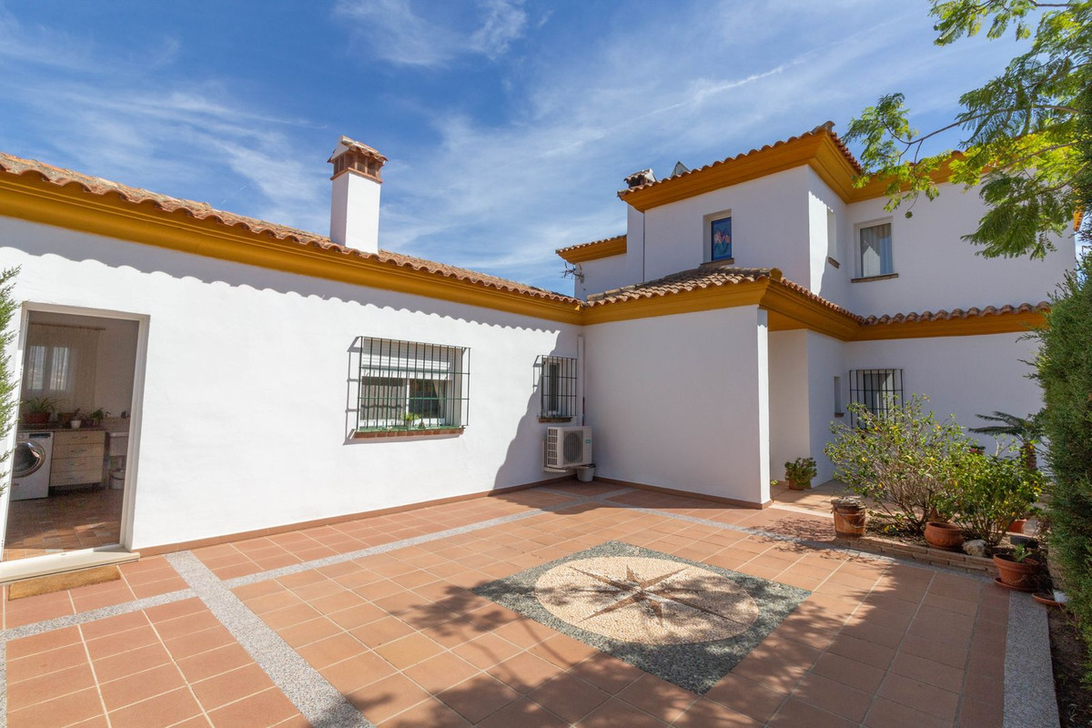 4 Bed, 2 Bath, HouseFor Sale, Entrerrios, Malaga