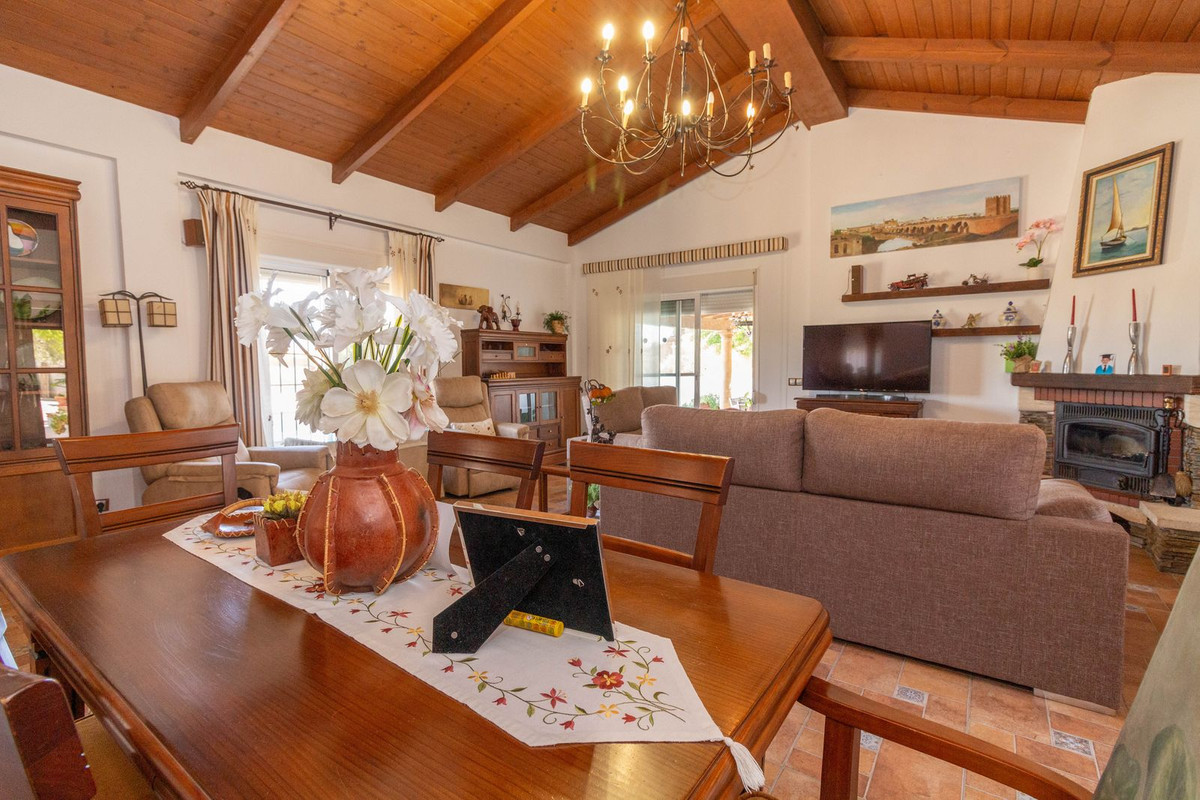 4 Bed, 2 Bath, HouseFor Sale, Entrerrios, Malaga