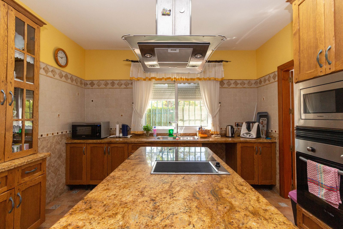 4 Bed, 2 Bath, HouseFor Sale, Entrerrios, Malaga