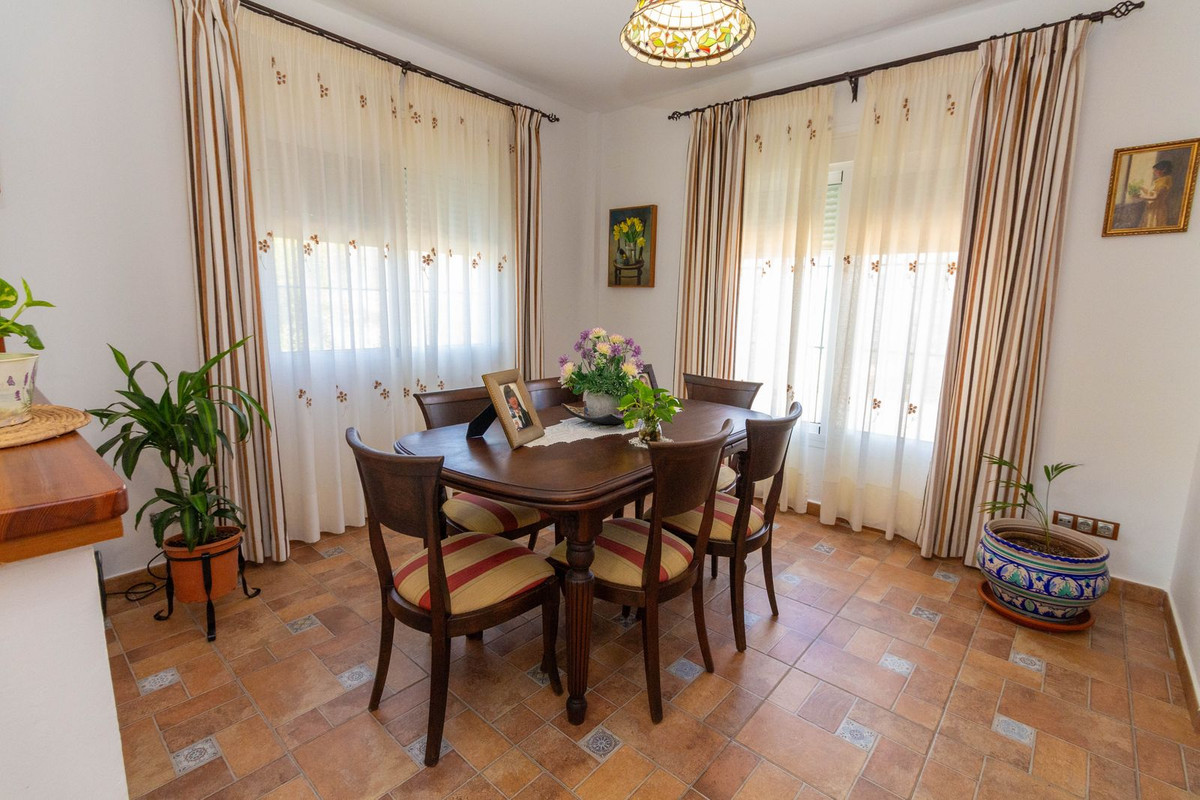 4 Bed, 2 Bath, HouseFor Sale, Entrerrios, Malaga