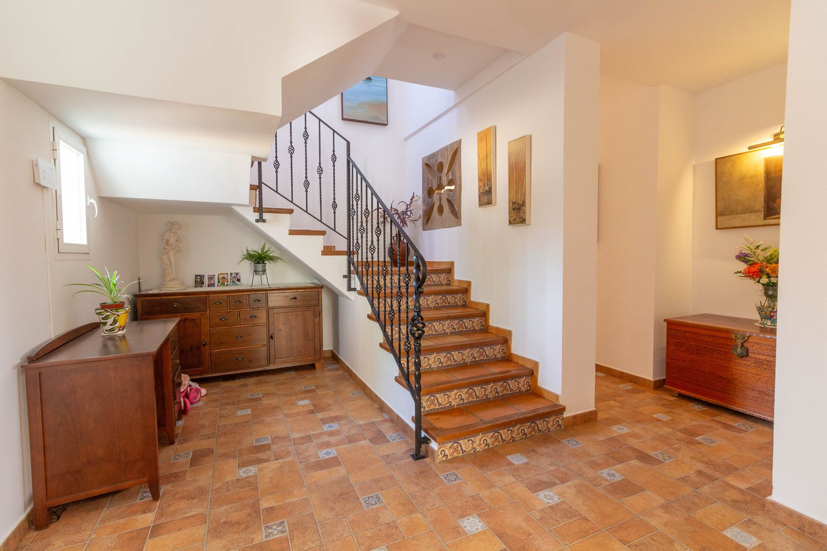 4 Bed, 2 Bath, HouseFor Sale, Entrerrios, Malaga