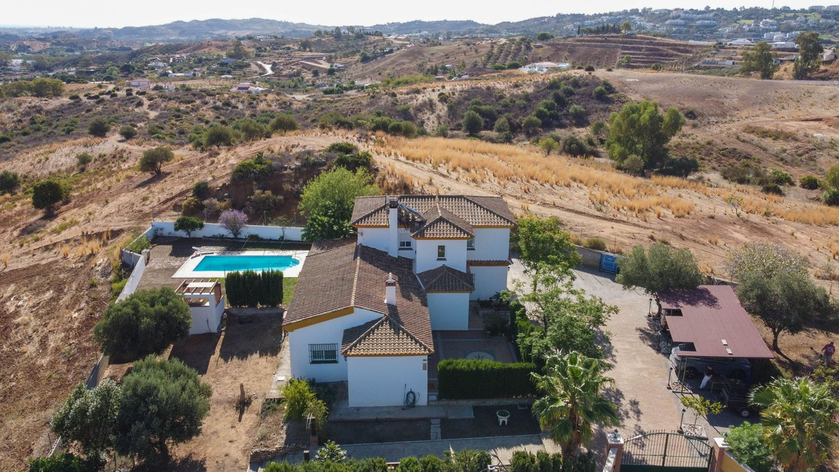 4 Bed, 2 Bath, HouseFor Sale, Entrerrios, Malaga