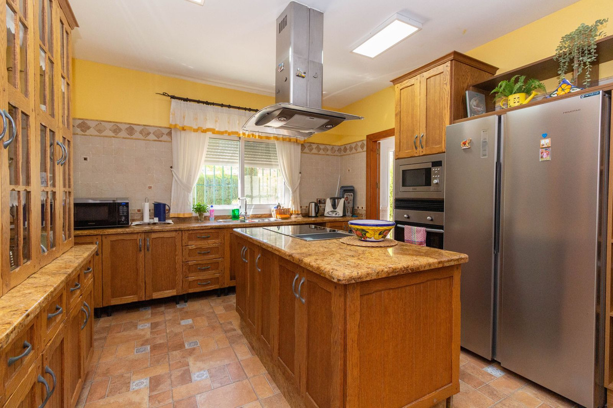 4 Bed, 2 Bath, HouseFor Sale, Entrerrios, Malaga