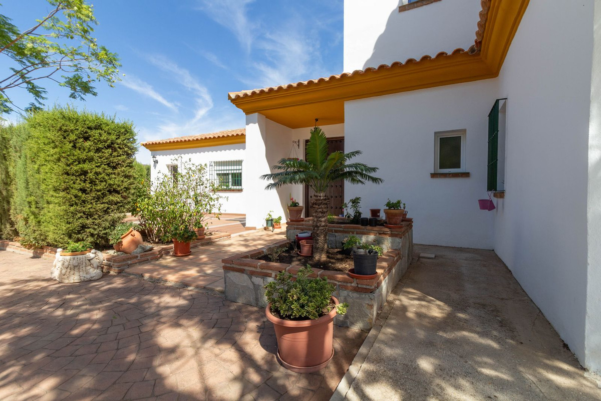 4 Bed, 2 Bath, HouseFor Sale, Entrerrios, Malaga