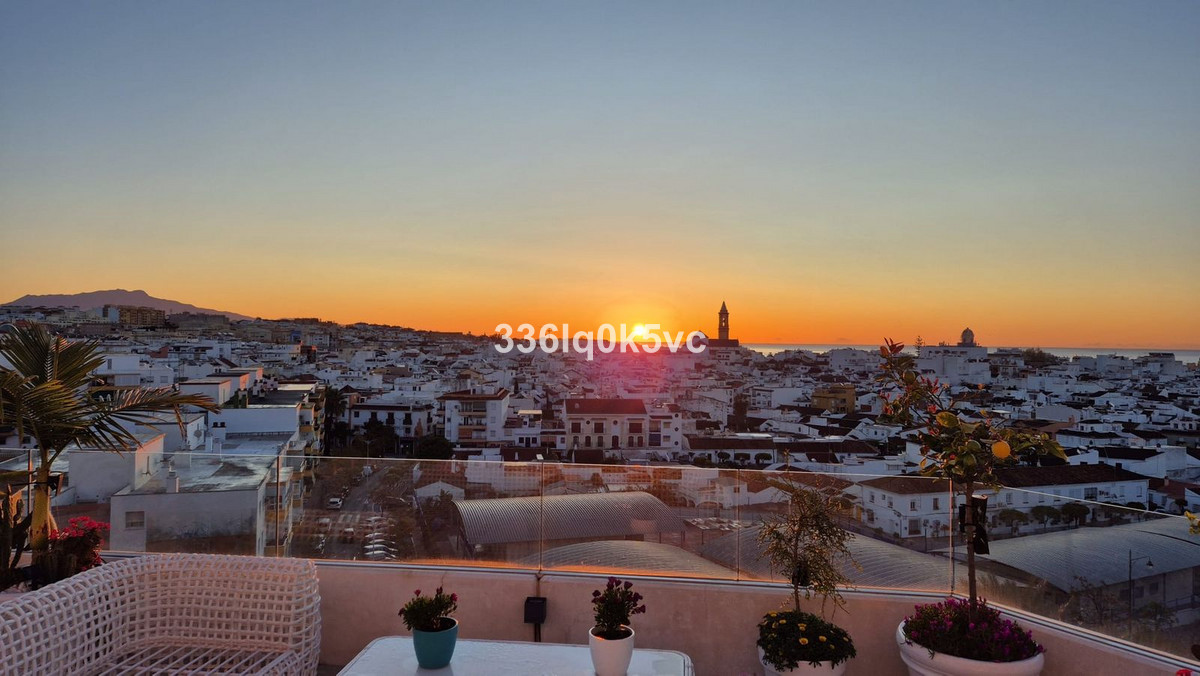 3 Bed, 2 Bath, ApartmentFor Sale, Estepona, Malaga