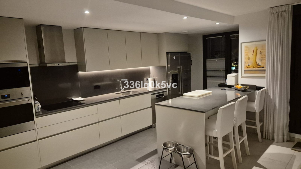 3 Bed, 2 Bath, ApartmentFor Sale, Estepona, Malaga