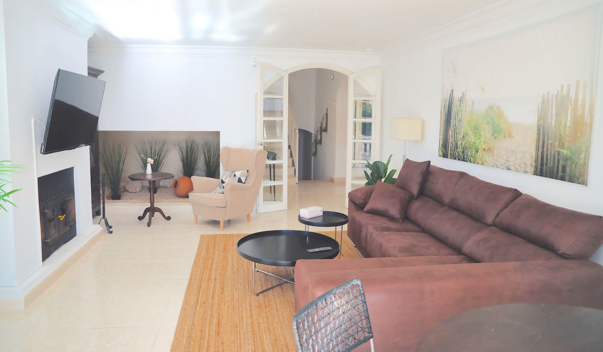 5 Bed, 4 Bath, HouseFor Sale, La Capellania, Malaga