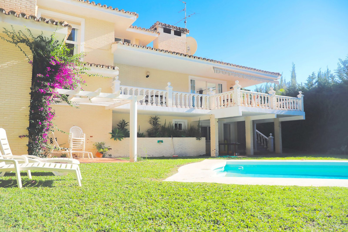5 Bed, 4 Bath, HouseFor Sale, La Capellania, Malaga
