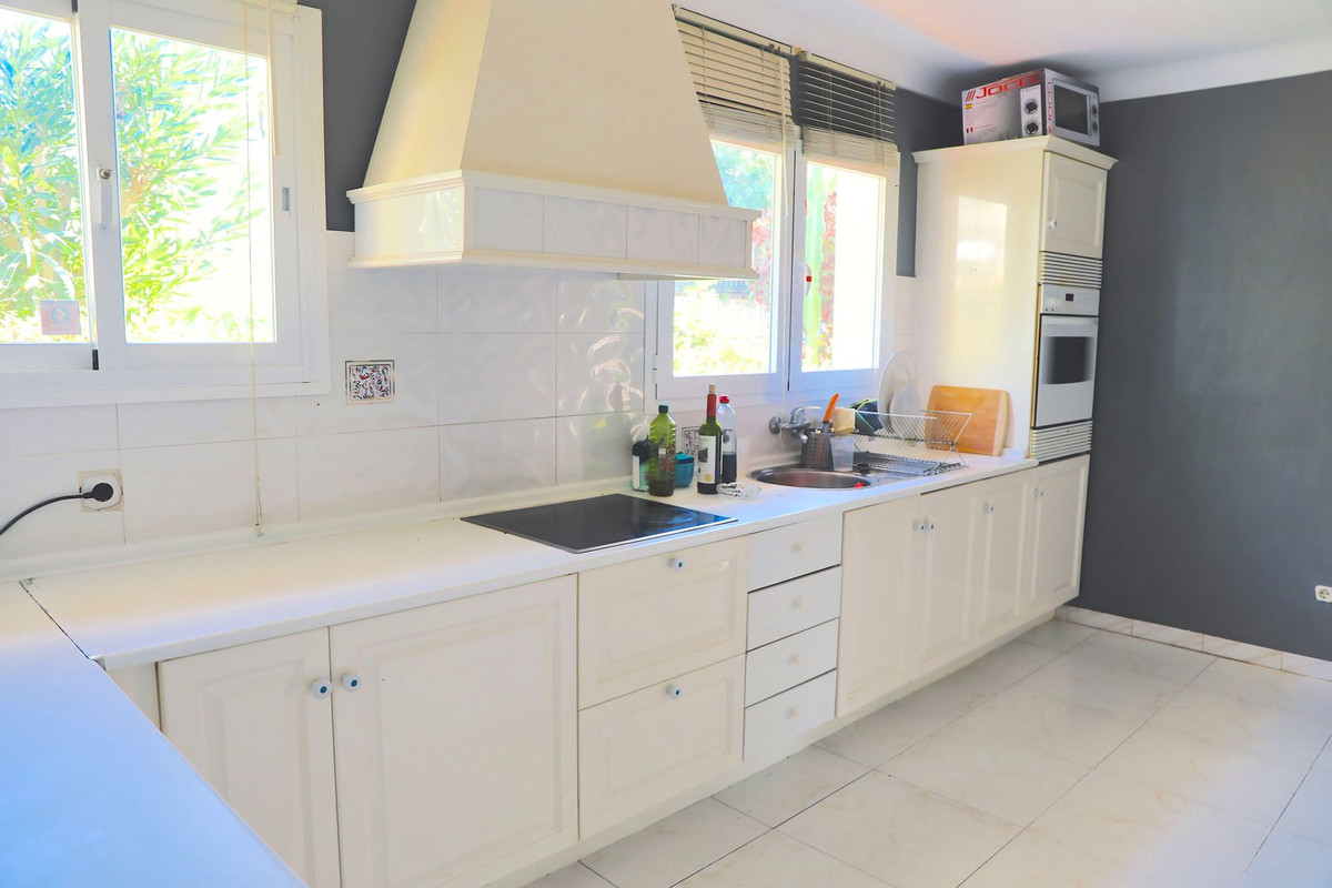 5 Bed, 4 Bath, HouseFor Sale, La Capellania, Malaga