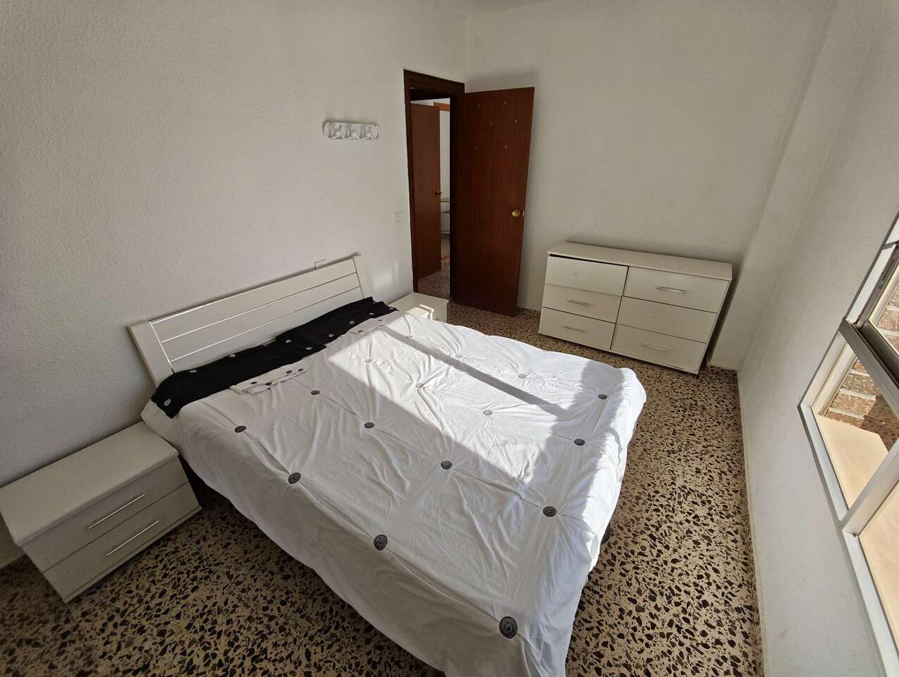 4 Bed, 2 Bath, ApartmentFor Sale, Salinas, Alicante