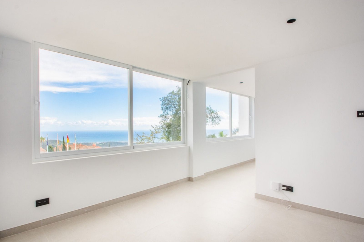 3 Bed, 3 Bath, ApartmentFor Sale, La Mairena, Malaga