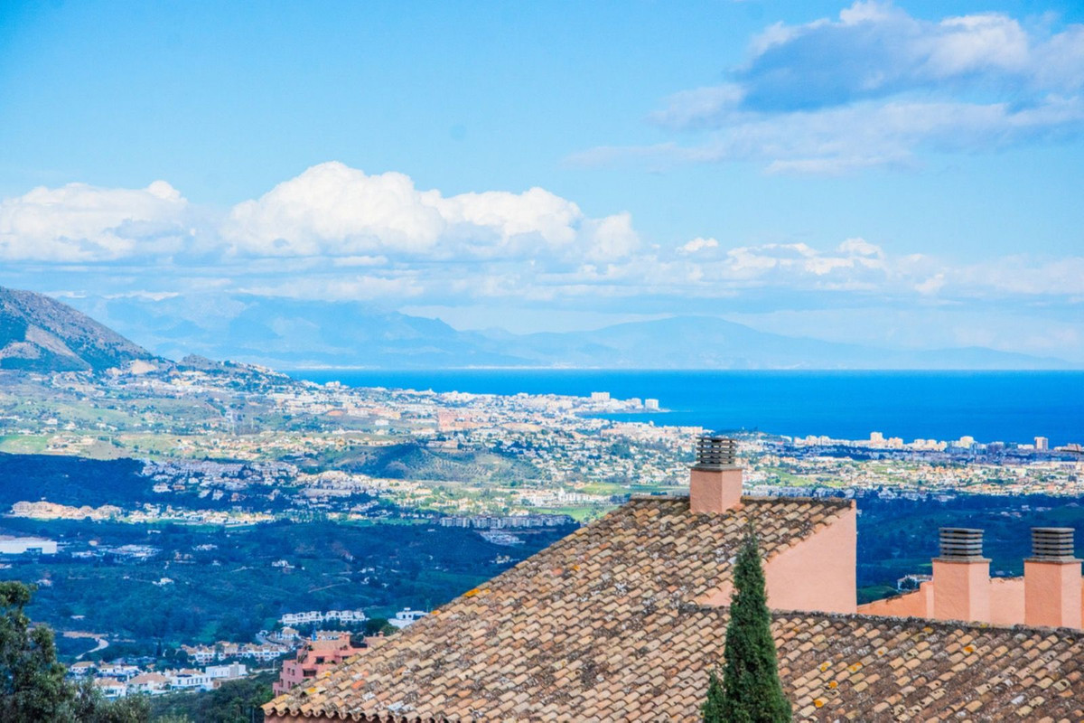 3 Bed, 3 Bath, ApartmentFor Sale, La Mairena, Malaga