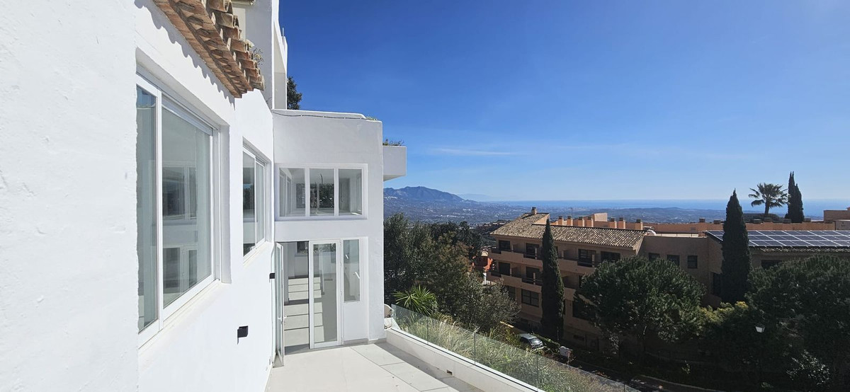 3 Bed, 3 Bath, ApartmentFor Sale, La Mairena, Malaga