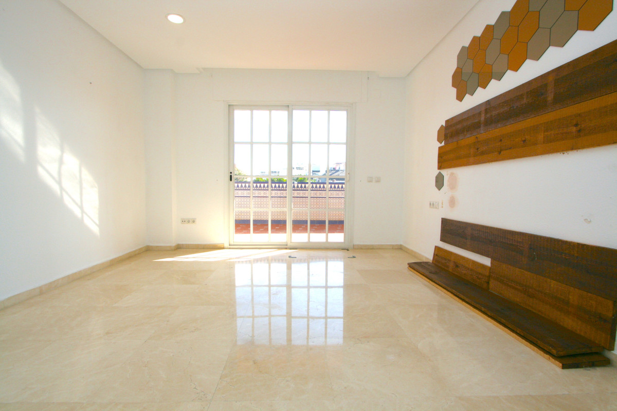 6 Bed, 2 Bath, ApartmentFor Sale, Fuengirola, Malaga