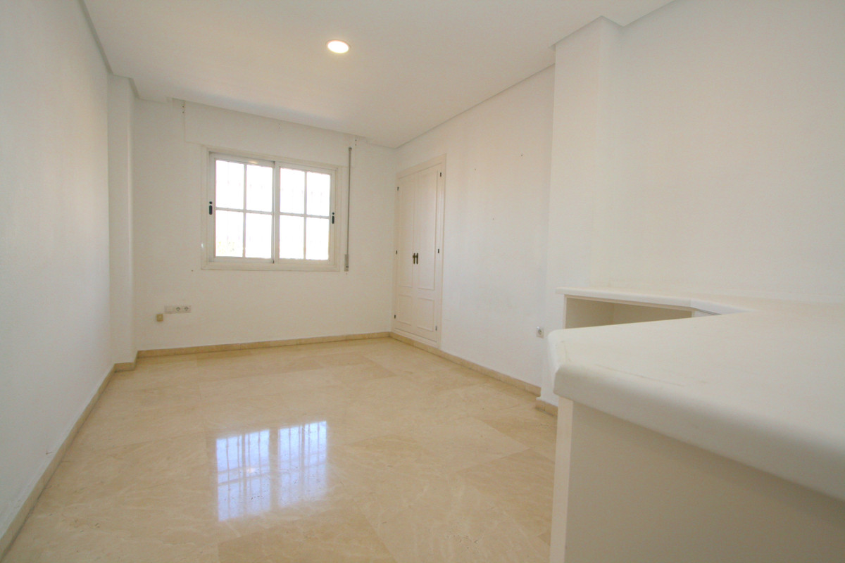 6 Bed, 2 Bath, ApartmentFor Sale, Fuengirola, Malaga