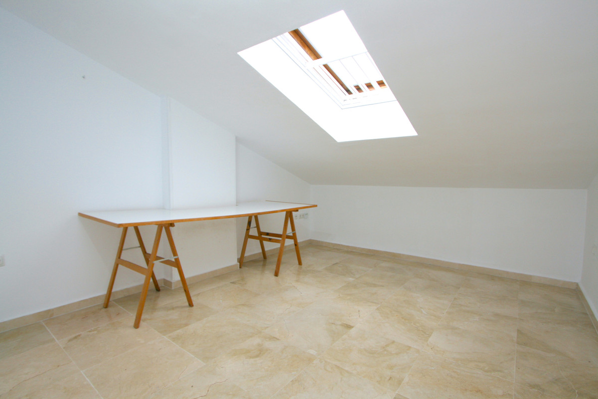 6 Bed, 2 Bath, ApartmentFor Sale, Fuengirola, Malaga