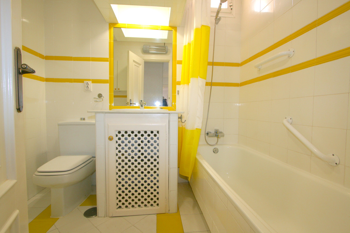 6 Bed, 2 Bath, ApartmentFor Sale, Fuengirola, Malaga