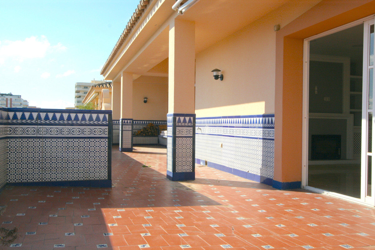 6 Bed, 2 Bath, ApartmentFor Sale, Fuengirola, Malaga
