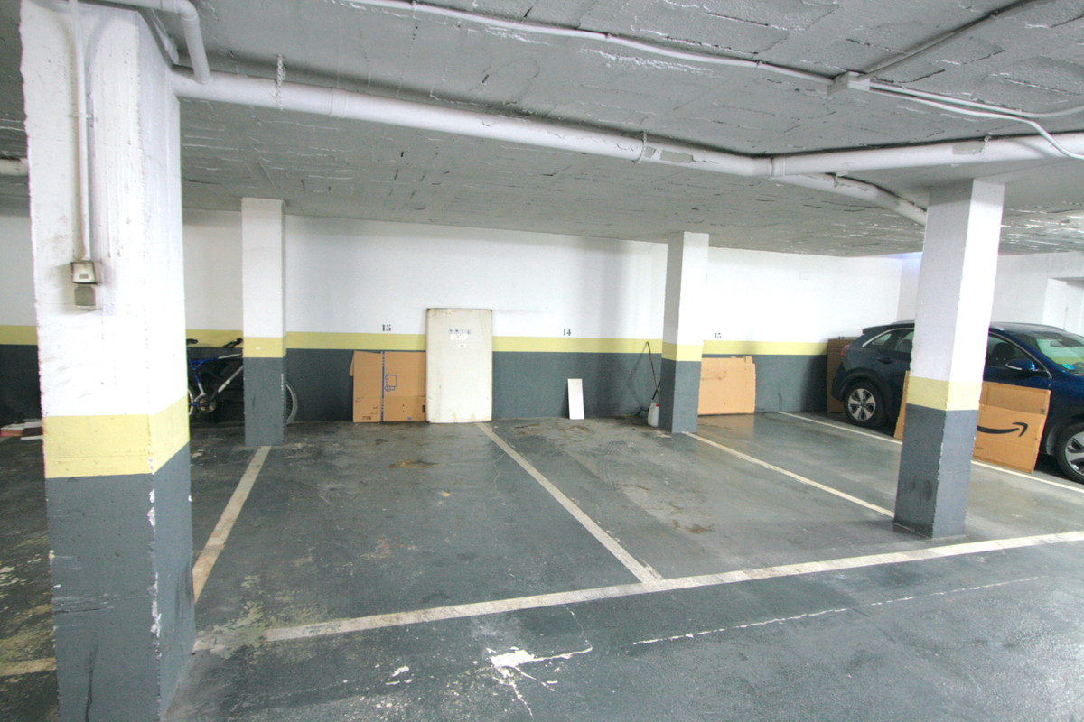 6 Bed, 2 Bath, ApartmentFor Sale, Fuengirola, Malaga