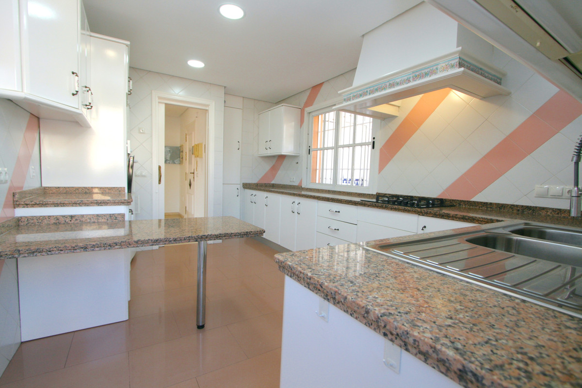 6 Bed, 2 Bath, ApartmentFor Sale, Fuengirola, Malaga