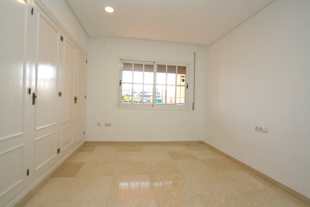 6 Bed, 2 Bath, ApartmentFor Sale, Fuengirola, Malaga