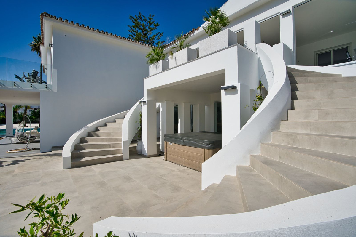 10 Bed, 10 Bath, HouseFor Sale, Atalaya, Malaga