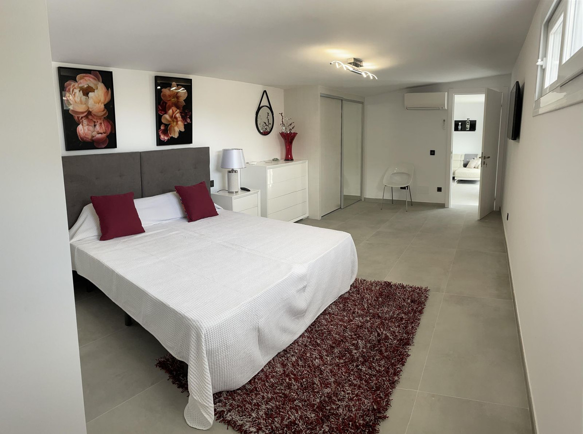 10 Bed, 10 Bath, HouseFor Sale, Atalaya, Malaga