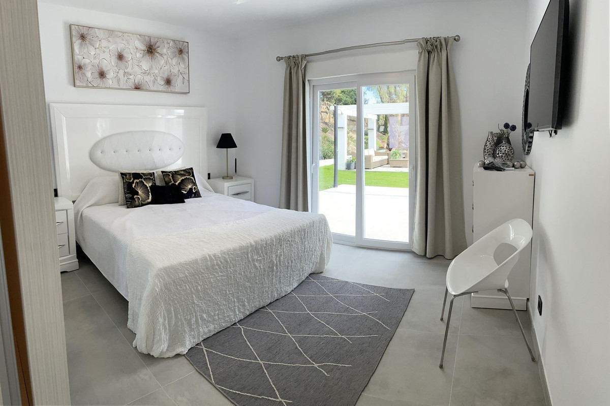 10 Bed, 10 Bath, HouseFor Sale, Atalaya, Malaga