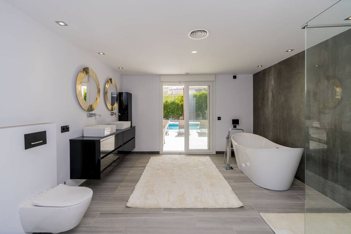 10 Bed, 10 Bath, HouseFor Sale, Atalaya, Malaga