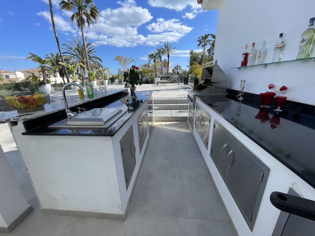 10 Bed, 10 Bath, HouseFor Sale, Atalaya, Malaga