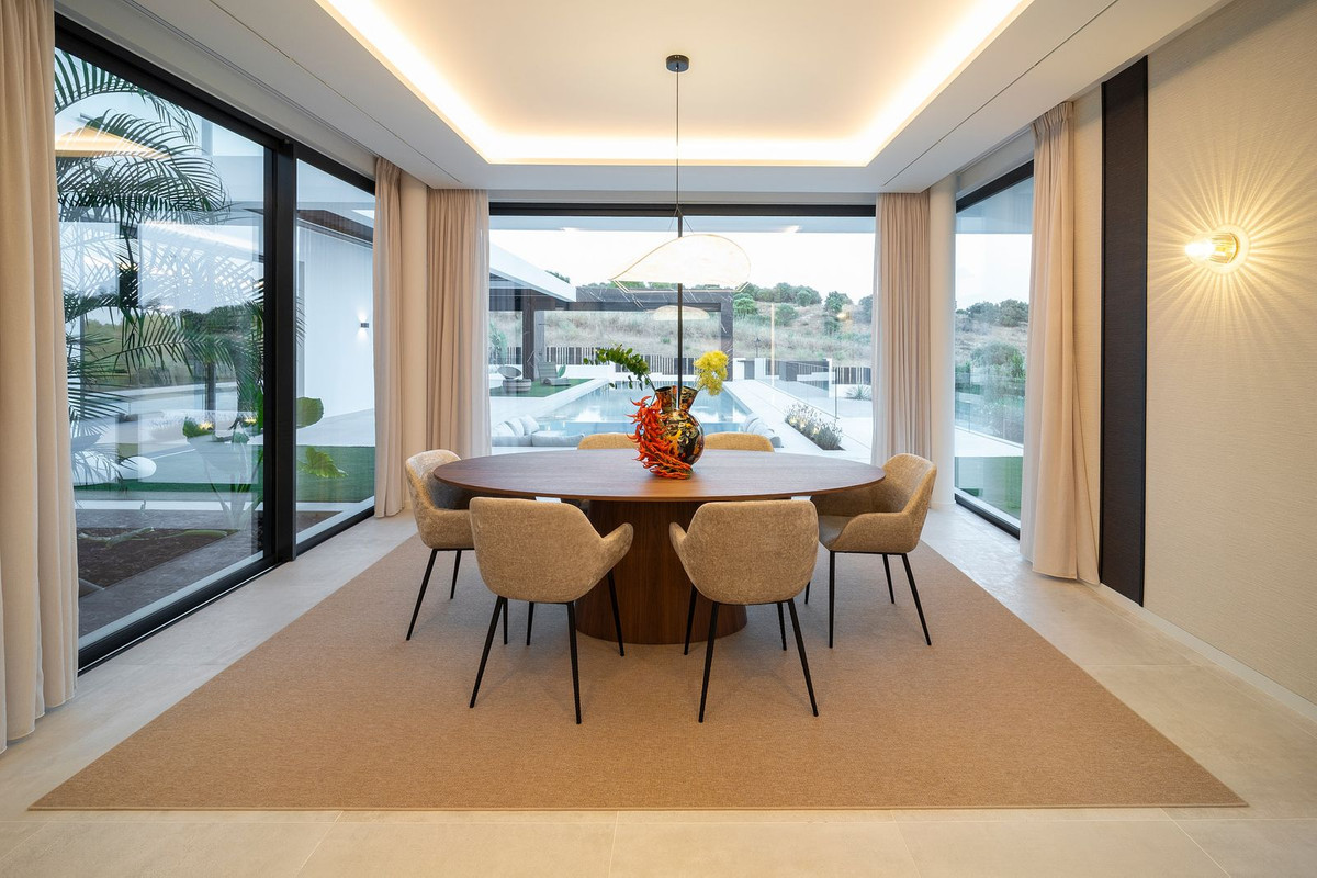 6 Bed, 9 Bath, HouseFor Sale, El Paraíso, Estepona, Malaga