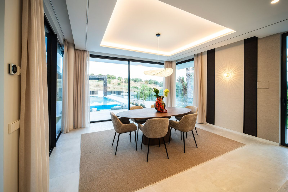 6 Bed, 9 Bath, HouseFor Sale, El Paraíso, Estepona, Malaga