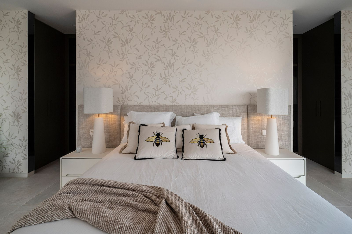 6 Bed, 9 Bath, HouseFor Sale, El Paraíso, Estepona, Malaga