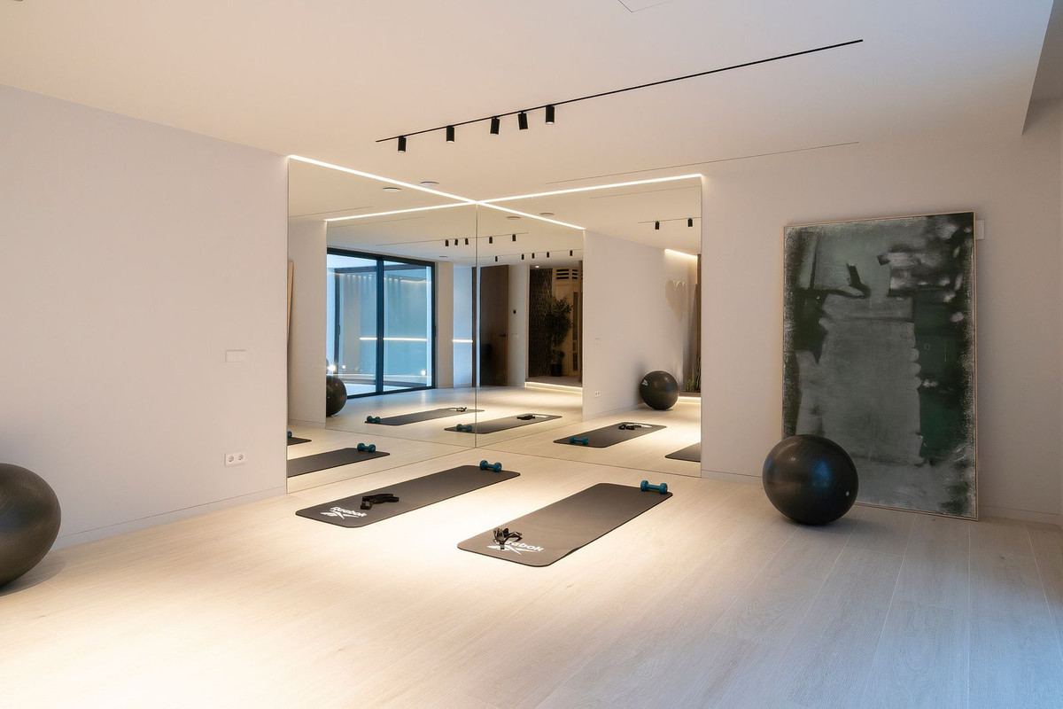 6 Bed, 9 Bath, HouseFor Sale, El Paraíso, Estepona, Malaga