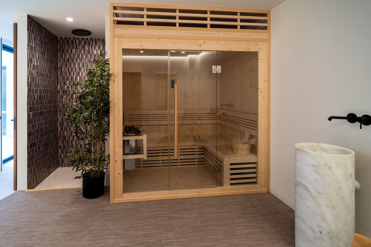 6 Bed, 9 Bath, HouseFor Sale, El Paraíso, Estepona, Malaga