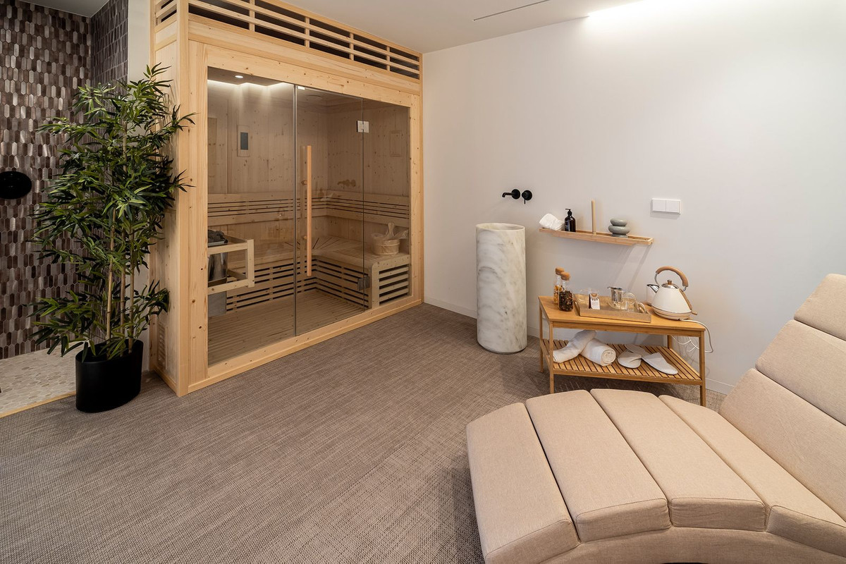 6 Bed, 9 Bath, HouseFor Sale, El Paraíso, Estepona, Malaga