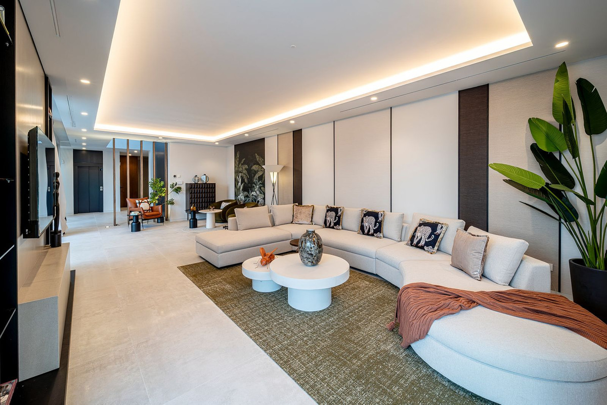 6 Bed, 9 Bath, HouseFor Sale, El Paraíso, Estepona, Malaga