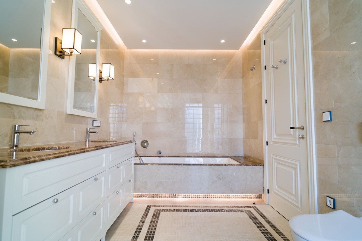 6 Bed, 6 Bath, HouseFor Sale, Los Flamingos Golf, Malaga